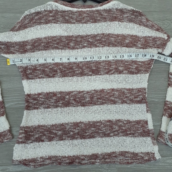 3/$20 Kirra women's stripe sweater size m - Picture 7 of 7